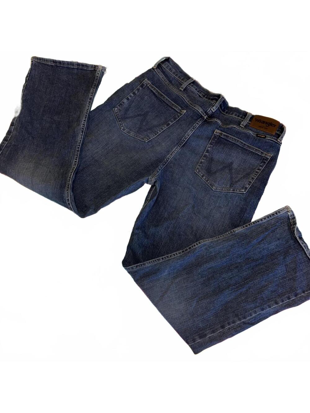 Wrangler Relaxed Boot Mens 36 x 30 Dark Wash Blue Denim Jeans Work or Casusl - Picture 4 of 9